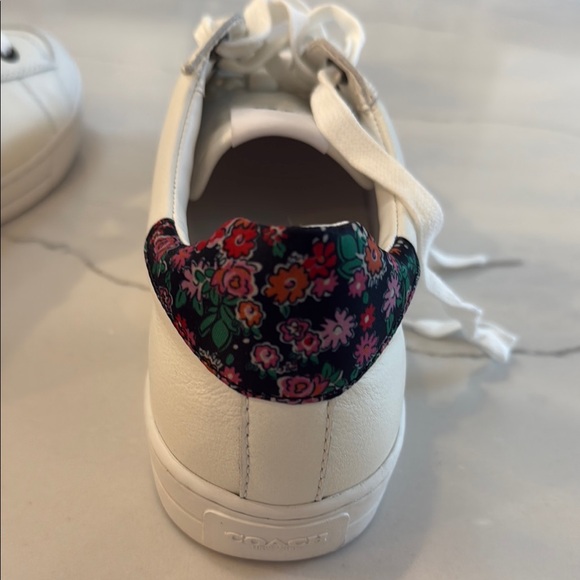 Coach NWOT White Leather Sneakers with Floral Accent on Heel Size 10 - Picture 4 of 5